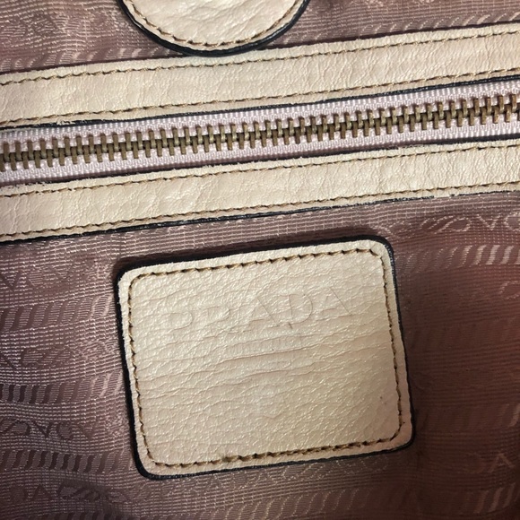 Prada bag - Picture 7 of 8